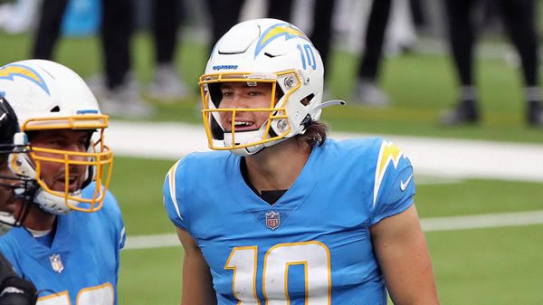 la-chargers-qb-justin-herbert-lrg Justin Herbert Chargers QB