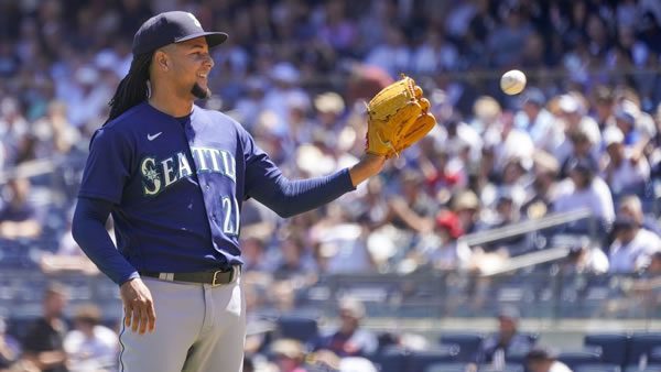 seattle-mariners-luis-castillo Luis Castillo Mariners Starting Pitcher