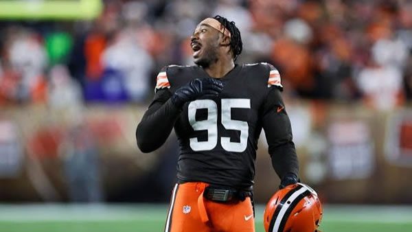 cleveland-browns-myles-garrett-3 Myles Garrett Cleveland Browns DE
